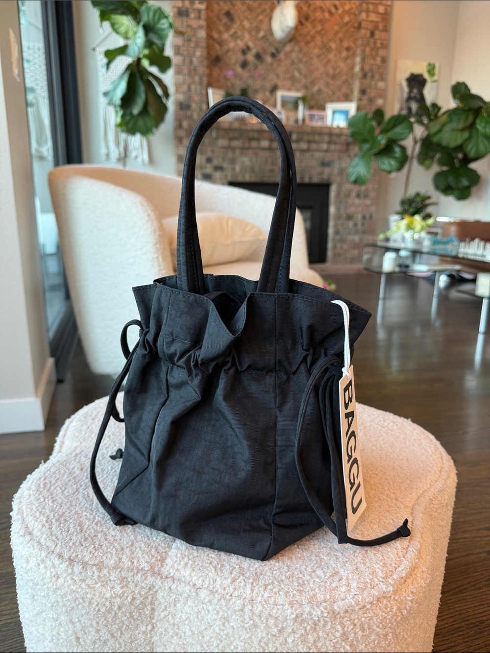 BAGGU Nylon Drawstring Bag Black Crossbody NWT - Picture 3 of 15